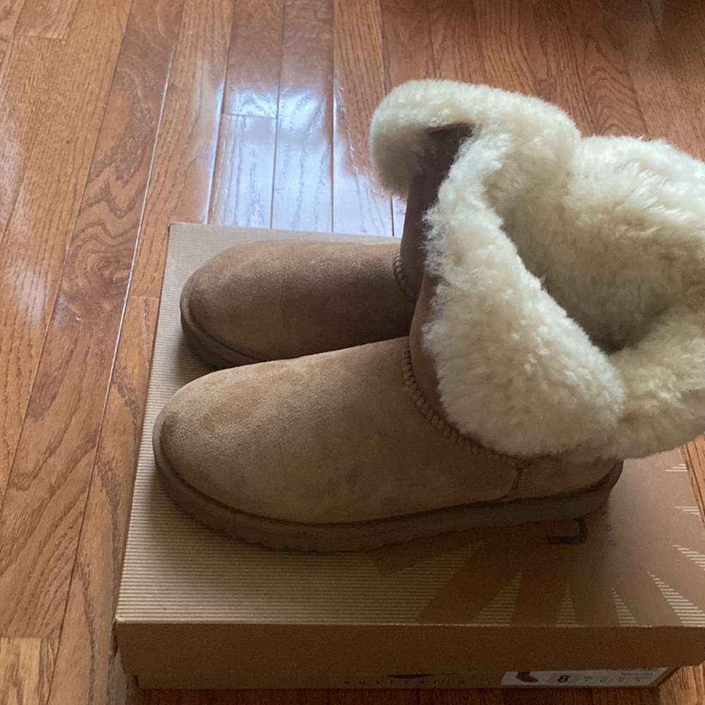 Ugg Australia Bailey Button - Picture 2 of 7